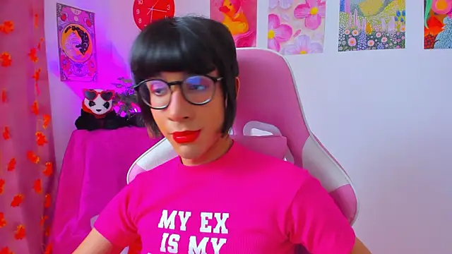 Madeline 21 online show from April 4, 12:15 pm