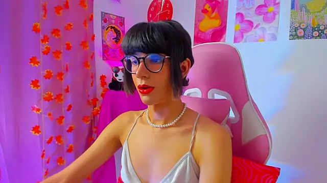 Madeline 21 online show from April 10, 12:11 pm