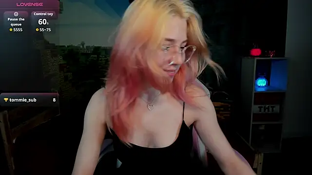 RosaFowler online show from April 19, 8:36 am