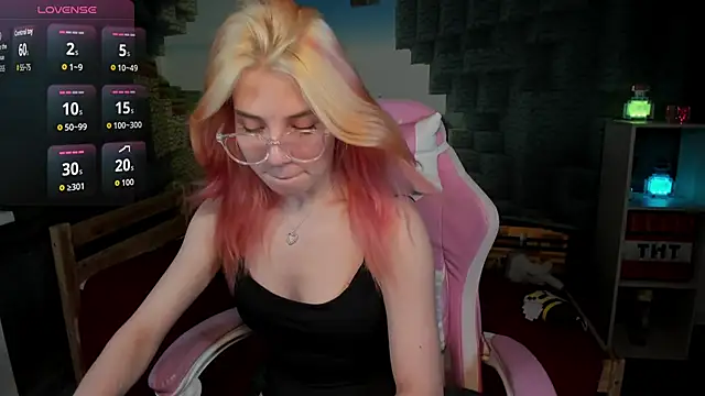 RosaFowler online show from April 18, 10:18 am