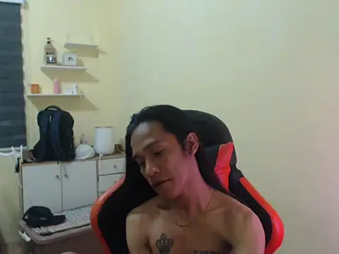 ashelyxyn69xx online show from April 15, 3:23 pm
