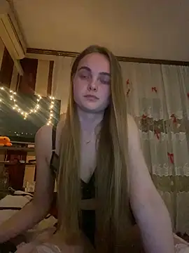 LunaVey online show from May 12, 7:42 pm