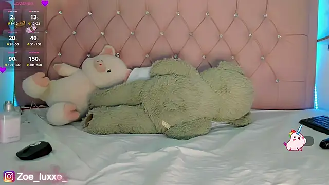 Zoe Luxxe  online show from March 11, 2:16 am