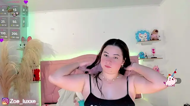 Zoe Luxxe  online show from April 18, 9:04 pm