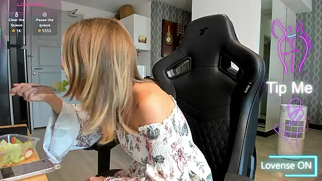 vi onelle online show from March 4, 9:49 am