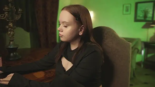 LeahAllsop online show from March 5, 2:46 pm