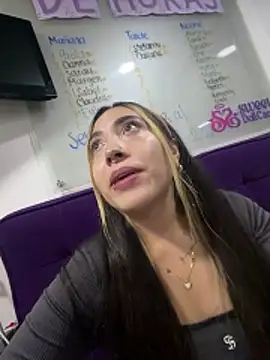 ManuelaVeeleez online show from April 16, 8:14 am