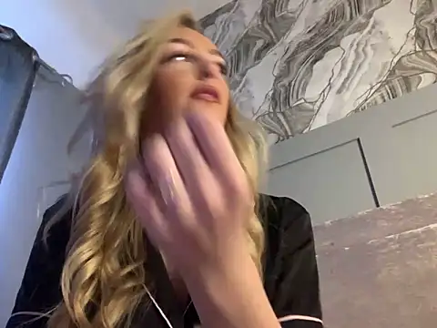 LusciousLailax online show from March 29, 5:45 pm