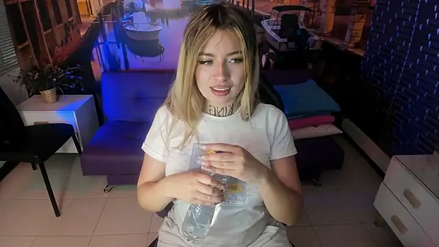 Tamaraa velez online show from June 1, 9:05 pm