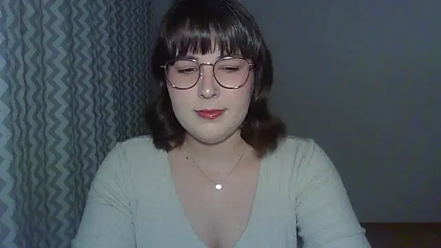 ClaraHard online show from April 9, 5:29 pm