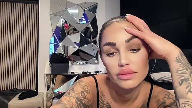 AMBER HARD online show from April 6, 12:10 am