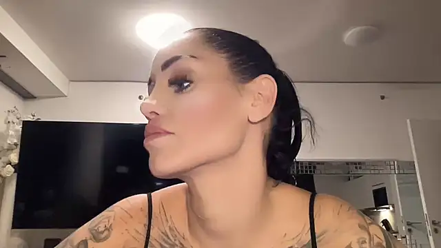 AMBER HARD online show from April 19, 1:16 am