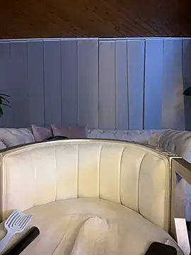 Issa pinkk online show from April 28, 2:09 am