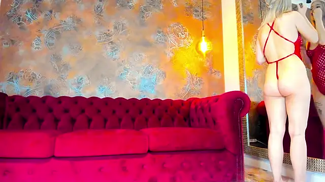 ScarletFlameee online show from June 10, 5:17 am