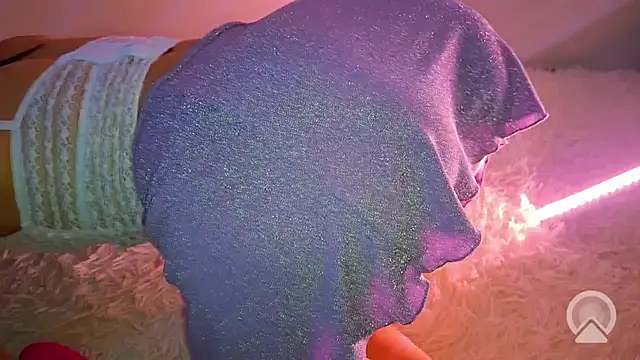 very strange things online show from June 6, 3:13 am