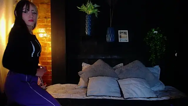 melodygirl2   online show from April 13, 8:42 pm