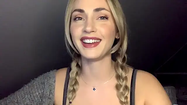 ScarlettSensitive online show from April 20, 8:12 pm