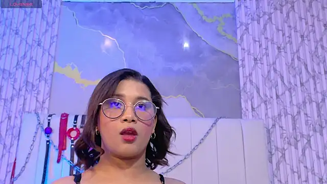 LorenaDuval online show from April 17, 9:50 pm