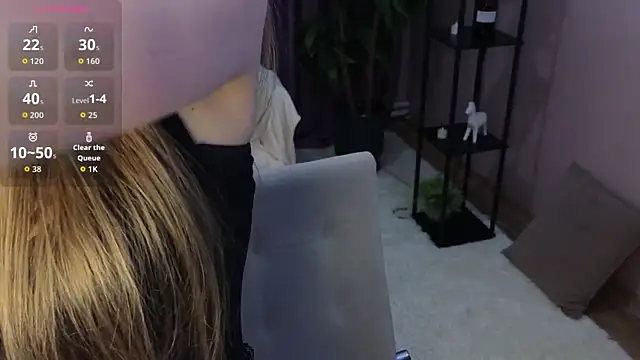 BlondeLina online show from April 19, 4:56 am