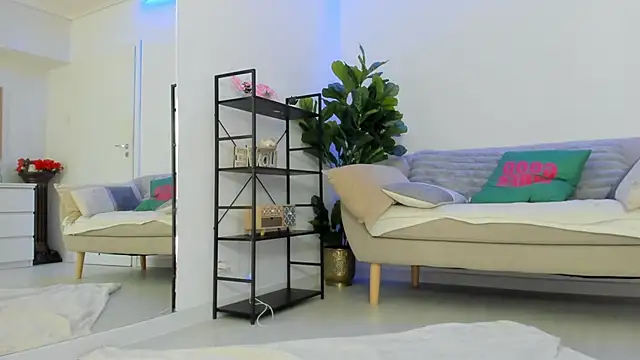 ArianaXO  online show from April 7, 7:54 am