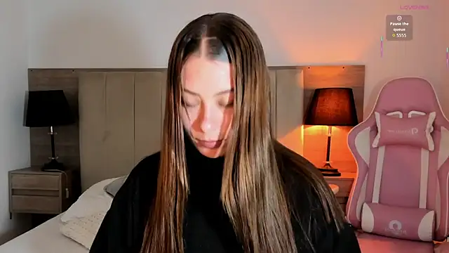 alejarosee online show from March 27, 8:09 pm