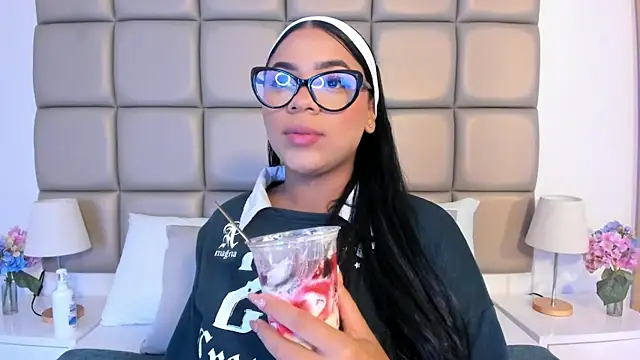 lilly williamss online show from April 24, 3:31 am