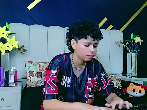 NikiEvanz online show from April 28, 2:27 am