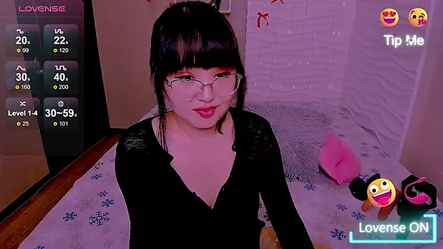 Akiko Yun online show from April 3, 11:41 am