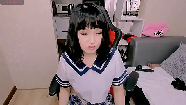 Akiko Yun online show from October 2, 10:53 am