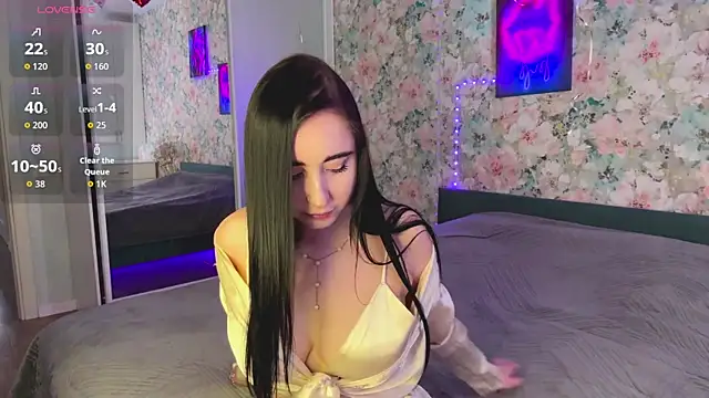 LizzyMooore online show from May 6, 2:32 pm