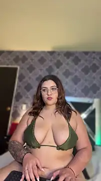 AdelleCruzze online show from April 18, 12:24 am