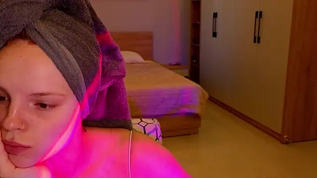 mollybossy online show from April 2, 12:08 am