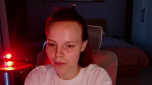 mollybossy online show from April 18, 12:13 am