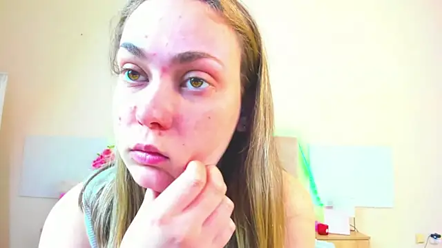 MelanieCuty online show from May 15, 5:44 am