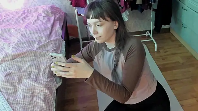 RileyNymph online show from June 2, 5:52 am