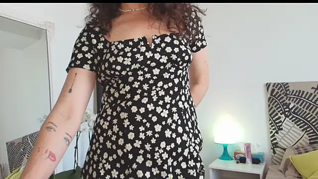 IreneBlue  online show from June 18, 9:25 am
