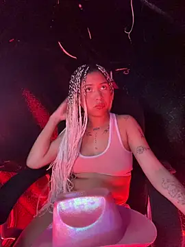 Laila LS online show from April 19, 6:10 pm