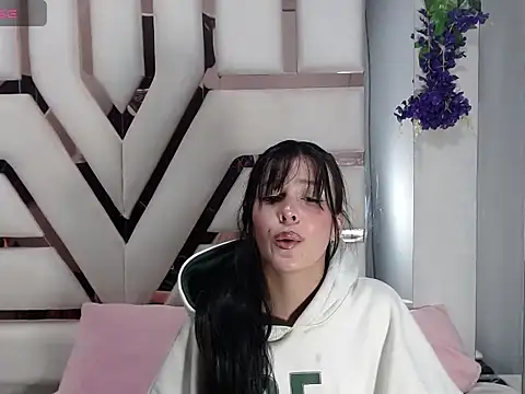 Salome Saen  online show from April 25, 1:41 pm