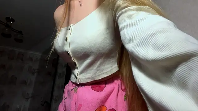 CarolineNine online show from April 27, 4:37 pm