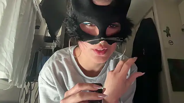 SilentScreamsVan- online show from April 11, 10:24 pm