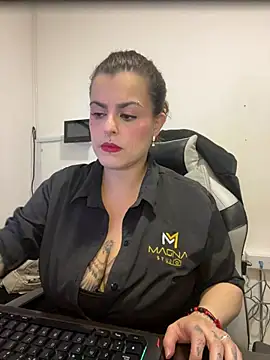 MiaHotboobs online show from May 27, 7:05 am