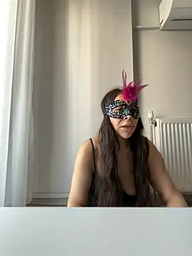 lilyums online show from June 16, 2:18 pm