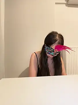 lilyums online show from June 14, 11:05 pm