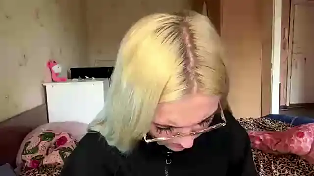 Sophia Blonde online show from May 6, 3:16 pm