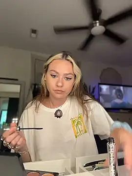 peachesncreamyy online show from June 26, 9:16 pm