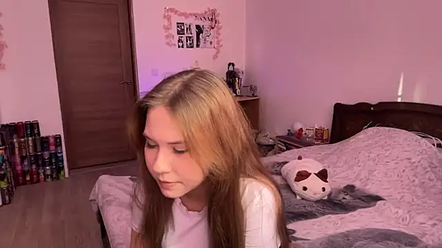 NyelleSpir online show from April 28, 3:05 pm