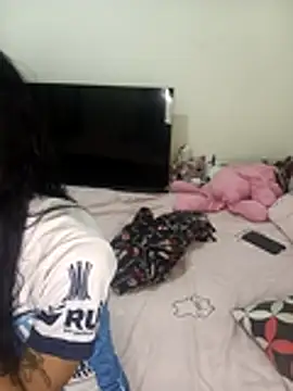 Yi Uzi online show from April 2, 11:46 pm