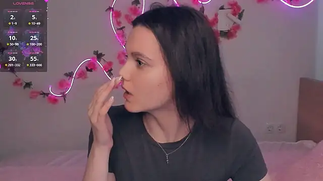 JuliannPaysour online show from May 14, 7:36 am