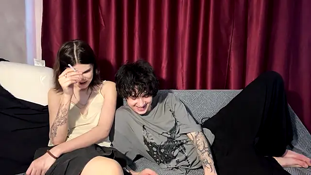 DreamyPair online show from June 18, 9:14 am