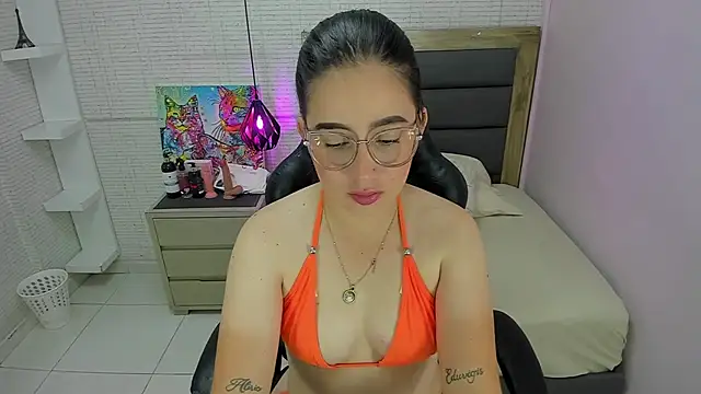 SAMANTHAFIORE2 online show from May 11, 1:35 pm